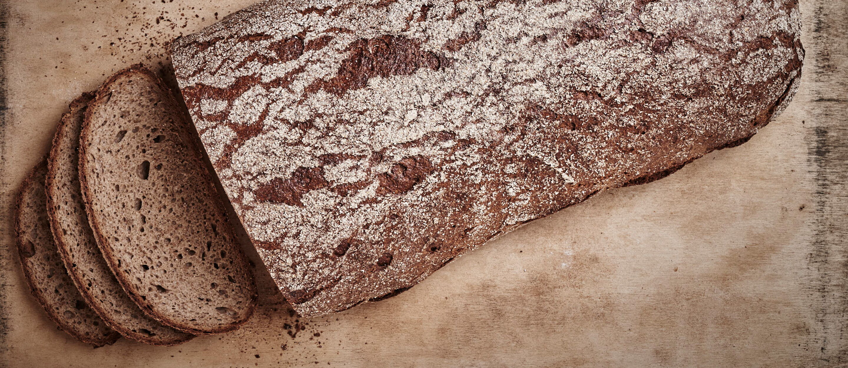 Dunkles-feinbrot-muehlen-baecker-heide-02